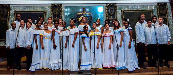 Rita de Cuba, homenaje de la Academia de Canto Mariana de Gonitch